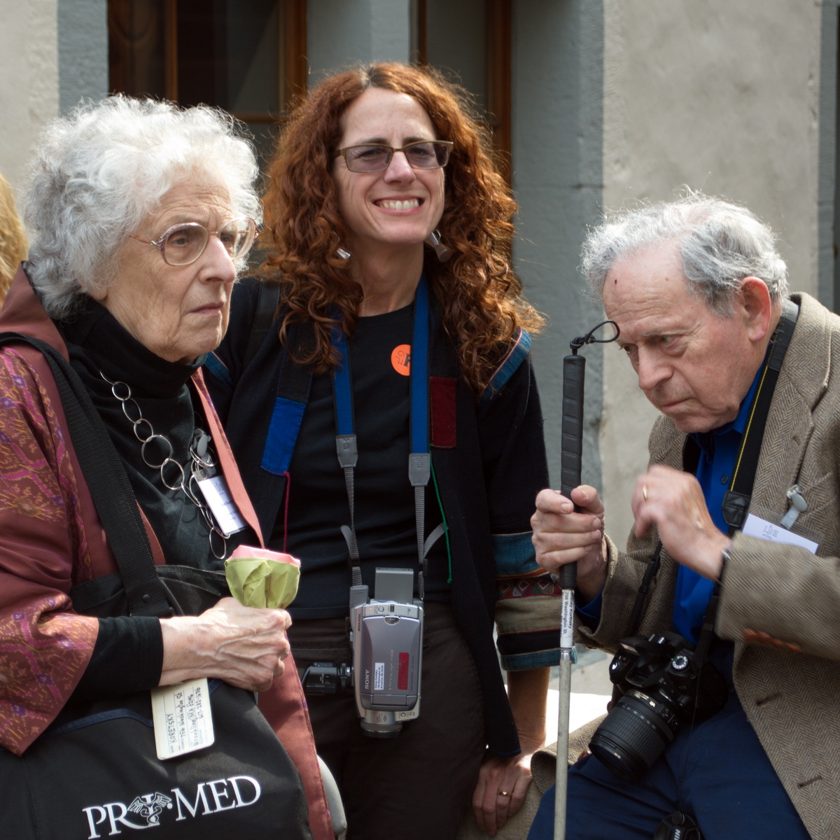 Elaine Koretsky (Links), Sidney Koretsky (rechts) und in der Mitte die Tochter Donna Koretsky (Foto: Frieder Schmidt, an der Basler Papiermühle beim IPH-Kongress 2012)